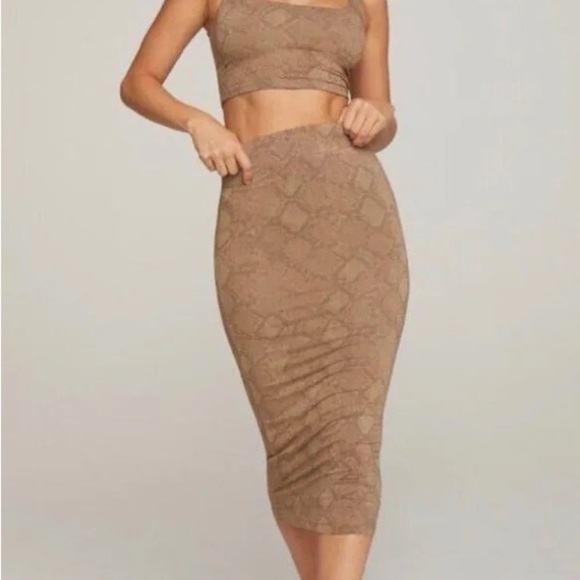 Good American Taupe Snake Print Slim Pencil Mini Skirt Sz 2 Elastic Waist NWT - Picture 1 of 8
